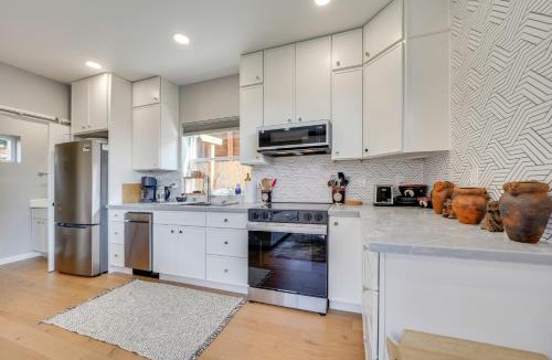 Mid-Beacon Hill House | ‘Mini Pearl’ Sleek Seattle Gem w/Easy Dtwn Access