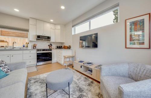 Mid-Beacon Hill House | ‘Mini Pearl’ Sleek Seattle Gem w/Easy Dtwn Access