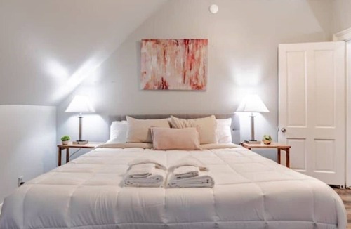 Mobile Apartment | Mins from Downtown & Dining, Dauphin Darling 3 & 4
