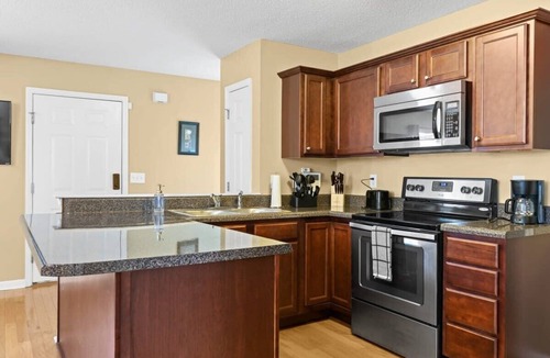 Missionary Ridge House | Mins to Downtown! Deck & Firepit - Elmwood Retreat