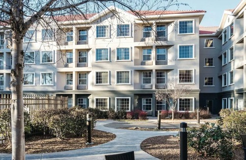 Woodlands Village House | Minutes From Downtown Flagstaff! Free Breakfast, Pool, Free Parking