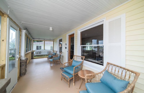 Princeton House | Mississippi Hideaway- Beautiful River Views! Relax & Unwind in this Cozy 3 Bdrm.