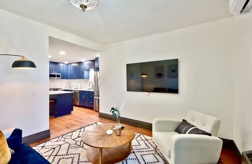 Burlington Apartment | Mississippi Muse, Modern & Chic 1BR Near Downtown, Quick Walk to Bakery & Pizza