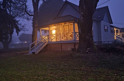 Bucoda Cabin | Misty Bluish Cabin -near national parks and state parks.