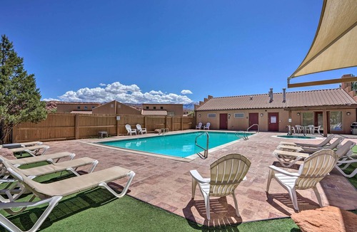 Moab South Valley Apartment | Moab Townhome w/Pool Access + Stunning Mtn Views!