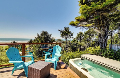 Moclips Cottage | Moclips Home w/Hot Tub & Stunning Beach Views!