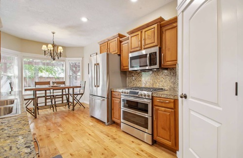 Meridian House | Model like home w/2 KING Beds, Dedicated Office, & Private Hot Tub in Quiet Neighborhood
