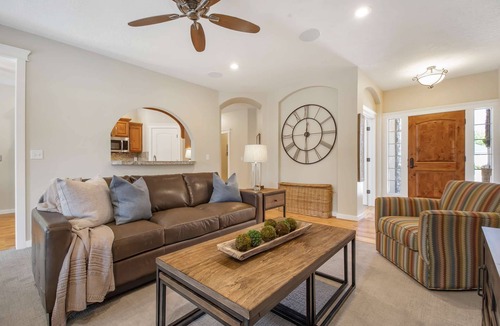 Meridian House | Model like home w/2 KING Beds, Dedicated Office, & Private Hot Tub in Quiet Neighborhood