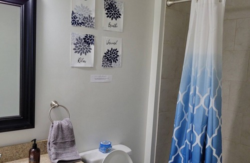 Kennedy King House | Modern 1 Bd -5 Min to Downtown & IU Methodist!