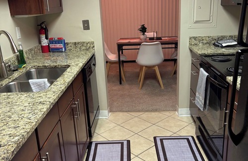 Downtown Cincinnati Apartment | Modern 1BR Riverfront Apartment near Reds Stadium w/Pool, Gym & Rooftop Deck