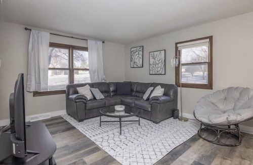 Clive House | Modern 2 Bedroom Townhouse in Quiet Neighborhood