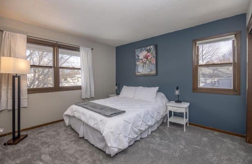 Clive House | Modern 2 Bedroom Townhouse in Quiet Neighborhood