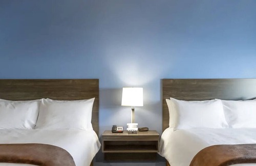Wenatchee Hotel | Modern 2-Room Suite w/Kitchenette – Perfect for Business Travelers