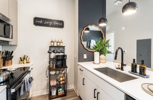 Boise Apartment | Modern 2BR Retreat | Hot Tub & Walk to Downtown