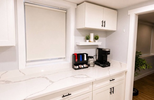 Tukwila House | Modern 2BR Unit by SeaTac Airport - AC/King Bed/Large Yard/Free Parking