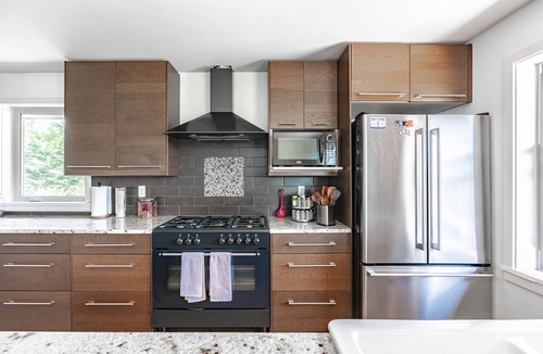 Northwest Bellevue House | Modern 2BRs luxe home in Bellevue Downtown 30 days+