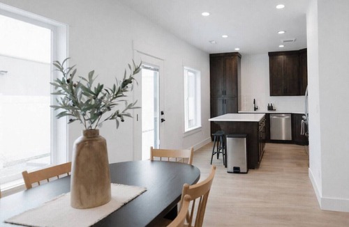 Shelley Apartment | Modern 3-Bedroom Townhouse - Unit #1