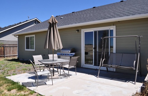 Caldwell House | Modern 3 BR/2 BA home-1Gig Internet-1440sqft-long stays-no cleaning fees