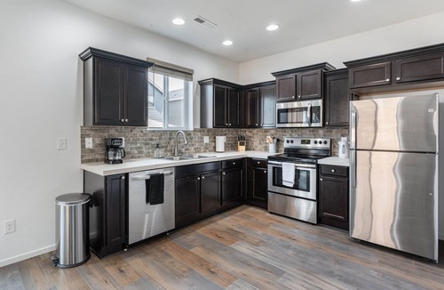 North Image House | Modern 3b/2b Retreat near Portland. Must-See!