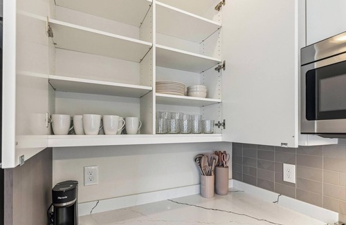 Whittier Heights House | Modern 3bd Townhome w/Roof Top Deck by Downtown