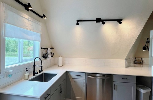 Eatonville Apartment | Modern 3BR Dome away from Home w/Hot Tub, Fire Pit ~ 22 mi to Mt. Rainier