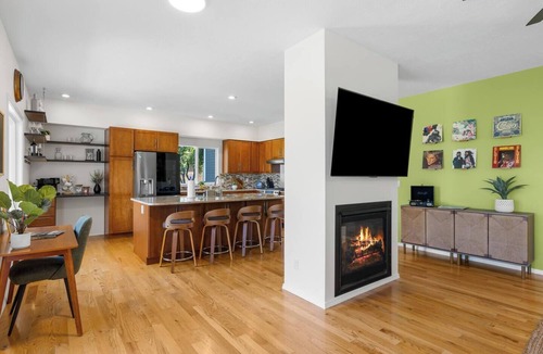 Southeast Boise House | Modern 3BR + loft retreat with hot tub, fire pit, and stunning city/mountain views