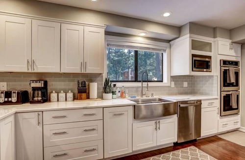 Lower Kingsbury House | Modern 5BR Home | Chef’s Kitchen | BBQ | Sleeps 10