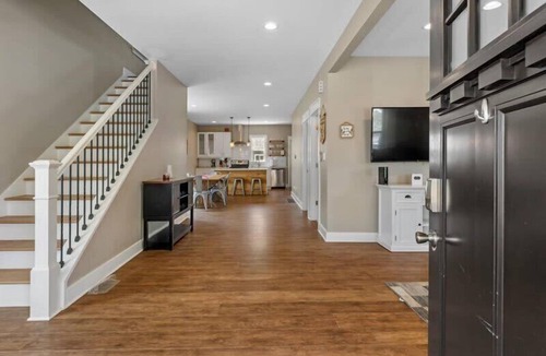 Indianapolis House | Modern and Spacious Downtown House