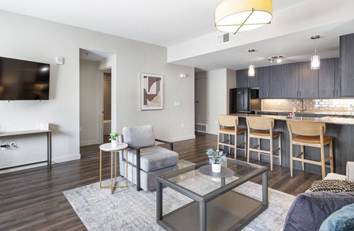 Sandy Apartment | Modern Apartment in Prime Location (ID6640)