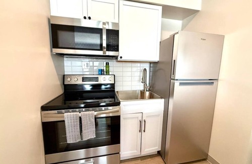 North Central Omaha Apartment | Modern Apartment Near Fitness & Pickleball