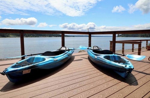 Victor Cabin | Modern Beachfront Cabin with Hot Tub and Kayaks