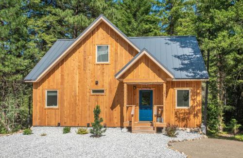 Leavenworth House | Modern Beaver Valley Cabin w/Hot Tub & Games!
