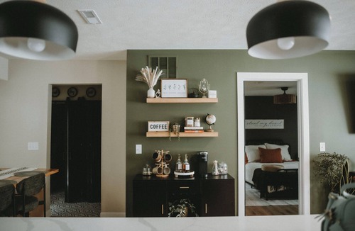 Lincoln House | Modern Boho 3Bdrm 2Ba Retreat 10min from the action of Downtown Lincoln