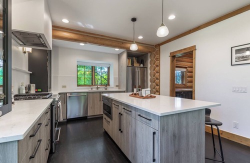 Victor Cabin | Modern cabin with private hot tub, mountain views, expansive deck & arcade game