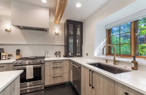 Victor Cabin | Modern cabin with private hot tub, mountain views, expansive deck & arcade game