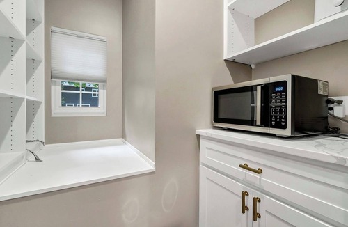 Garden District House | Modern CDA Escape | Hot Tub | Sauna | Minutes to the Lake