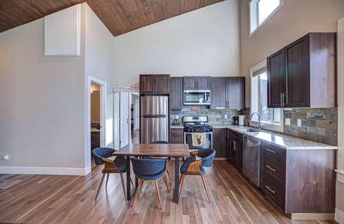 Brightwood Ski Chalet | Modern Chalet Mt. Hood Village