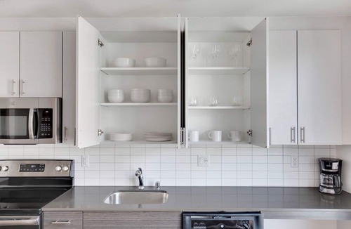 Columbia City Apartment | Modern Columbia City Studio w/W/D & Gym, near Light Rail, by Blueground
