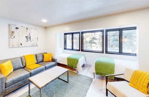 Warm Springs Condo | Modern condo with high-speed WiFi, wood-burning fireplace, & private W/D