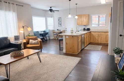 Coeur d'Alene Condo | Modern Condo with King Adjustable Base Bed, Sauna, and Gym