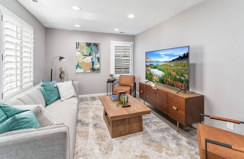 Fairpark House | Modern & Cozy Retreat ~ Hot Tub ~ Mins to Downtown