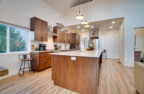 Donnelly House | Modern Donnelly Cabin w/Private Hot Tub