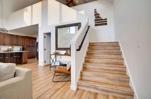 Donnelly House | Modern Donnelly Cabin w/Private Hot Tub