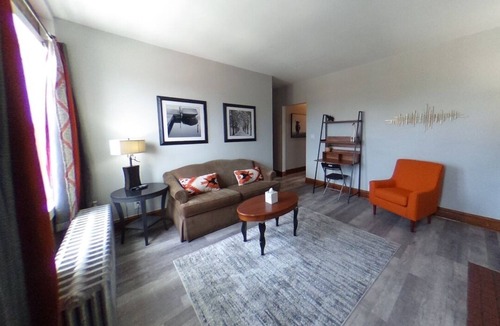 Whiting Apartment | Modern Downtown 1 Bedroom 5 min from the Beach!