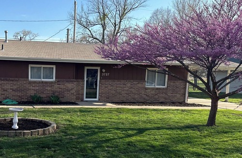 Council Bluffs House | Modern Duplex - Close to Casino, Downtown & CHI Event Center