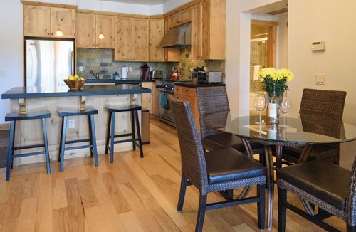 Elkhorn Village Apartment | Modern Elkhorn : Spacious Suites and Pet Friendly