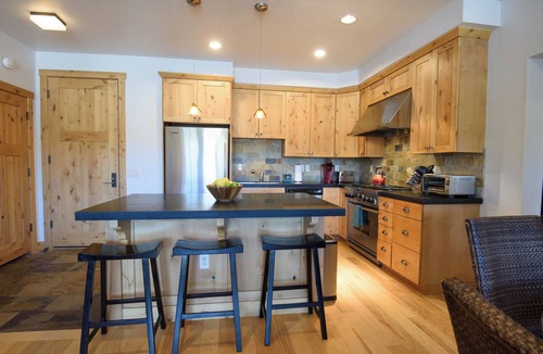 Elkhorn Village Apartment | Modern Elkhorn : Spacious Suites and Pet Friendly