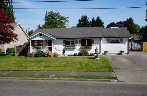 Puyallup House | Modern European getaway. . WORLD CUP 2026 train