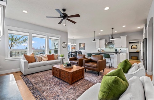 Meridian House | Modern Family Home | Sauna, Fire Pit, Swings & Access to Pools & Parks