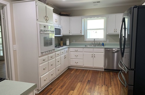 DeSoto County House | Modern Farmhouse! Clean, Private, Spacious!